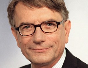 SWR 2003 - R‹CKBLICKE, Menschen aus Baden-W¸rttemberg, Moderation Ute Brucker und Clemens Bratzler, am Donnerstag (18.12.03) um 20:15 Uhr im S‹DWEST Fernsehen. Einer der G‰ste: Jˆrg Armbruster, ARD-Korrespondent im Irak. © SWR/Korte - Honorarfrei, Verwendung nur im Zusammenhang mit o.g. Sendung bei Nennung "Bild: SWR/Korte" (S 2). SWR-Pressestelle/Fotoredaktion, Tel. 07221/929-2287,-3852 oder Fax -2059.