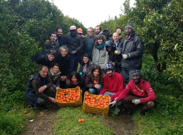 mitglieder-und-gefluechtete-rosarnos