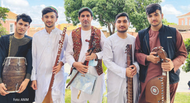 Klangkosmos_22_23.indd